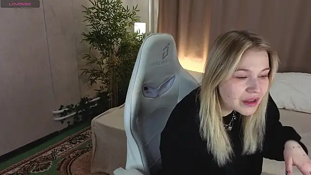 Colleen Blake online show from April 2026 05:04:02 PM