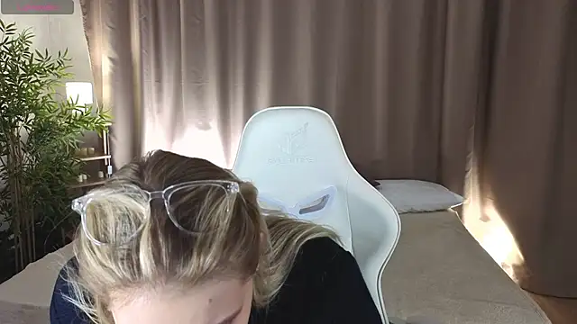 Colleen Blake online show from April 2026 04:52:01 PM