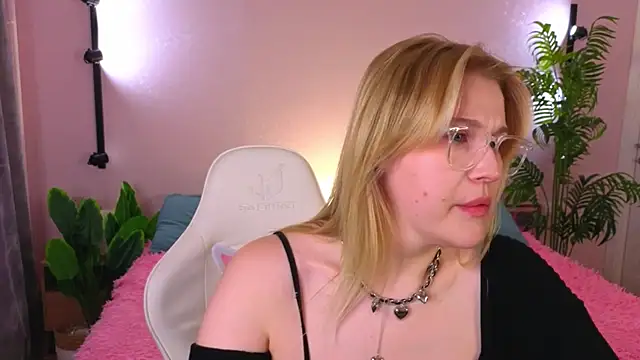 Colleen Blake online show from April 2026 04:52:02 PM