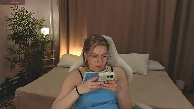 Colleen Blake online show from April 2026 12:50:02 PM