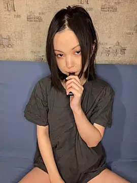 Snapshot of lalallalalaa- chatting on October 2025 02:24:02 PM lalallalalaa- online show from October 2025 02:24:02 PM