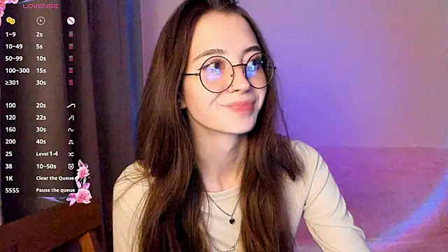 EvaBradley online show from October 2025 06:32:02 PM