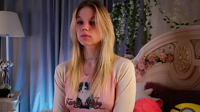 Snapshot of EdlinAlliston chatting on December 2025 01:26:02 PM EdlinAlliston online show from December 2025 01:26:02 PM