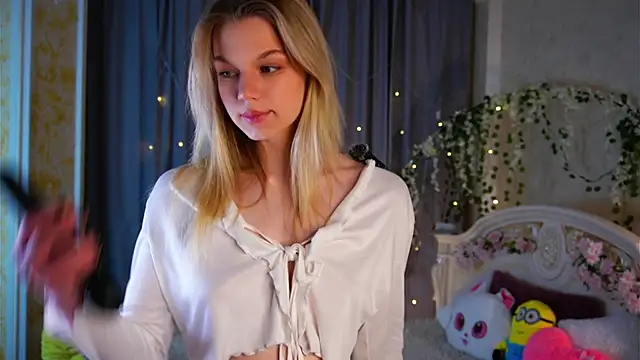 Snapshot of EdlinAlliston chatting on January 2026 02:46:01 PM EdlinAlliston online show from January 2026 02:46:01 PM