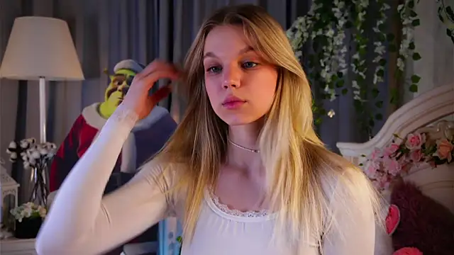 Snapshot of EdlinAlliston chatting on December 2025 03:25:02 PM EdlinAlliston online show from December 2025 03:25:02 PM