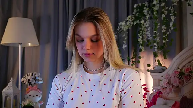 Snapshot of EdlinAlliston chatting on December 2025 02:43:02 PM EdlinAlliston online show from December 2025 02:43:02 PM