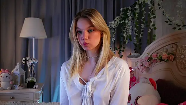 Snapshot of EdlinAlliston chatting on December 2025 03:04:01 PM EdlinAlliston online show from December 2025 03:04:01 PM