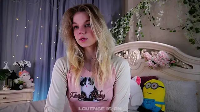 Snapshot of EdlinAlliston chatting on February 2026 03:53:02 PM EdlinAlliston online show from February 2026 03:53:02 PM