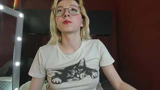 Cloe five online show from December 2025 08:42:01 PM