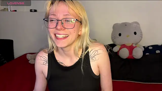 Cloe five online show from November 2025 11:19:01 PM