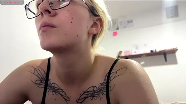 Cloe five online show from March 2026 04:51:02 PM