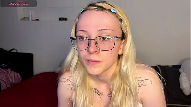 Cloe five online show from October 2025 06:40:01 PM