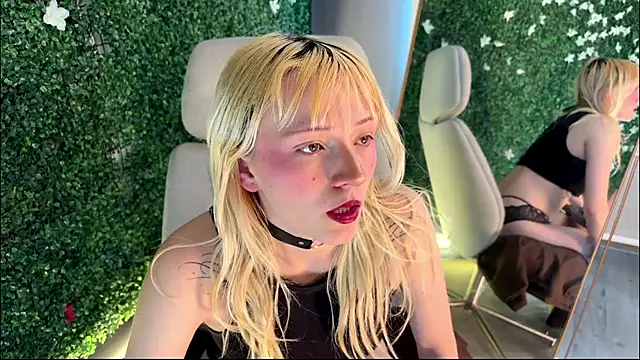 Cloe five online show from September 2025 02:50:02 PM