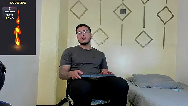 Snapshot of jeisonstark chatting on October 2025 07:14:01 PM jeisonstark online show from October 2025 07:14:01 PM