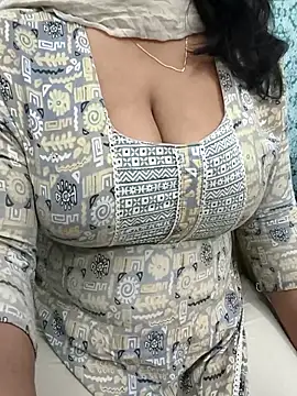 Snapshot of Anamika_Kapoor chatting on December 2025 11:43:01 PM Anamika Kapoor online show from December 2025 11:43:01 PM