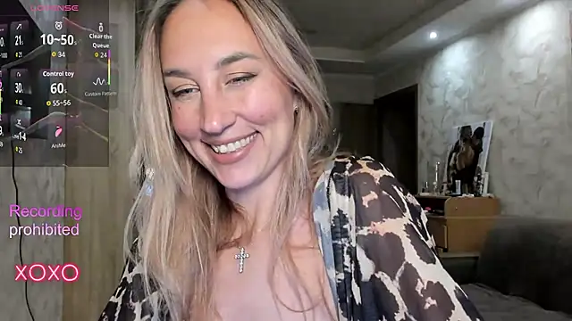 lady Nati online show from November 2025 03:49:02 PM