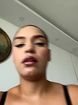 Sara-77 online show from June 2026 07:01:02 PM