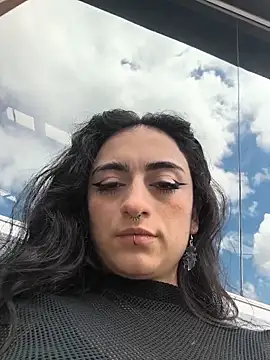 Lila Desiree online show from May 2026 04:17:02 PM