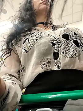 Lila Desiree online show from April 2026 12:50:01 AM