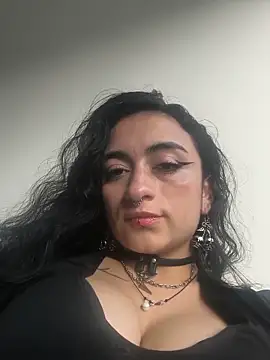 Lila Desiree online show from May 2026 10:28:01 PM