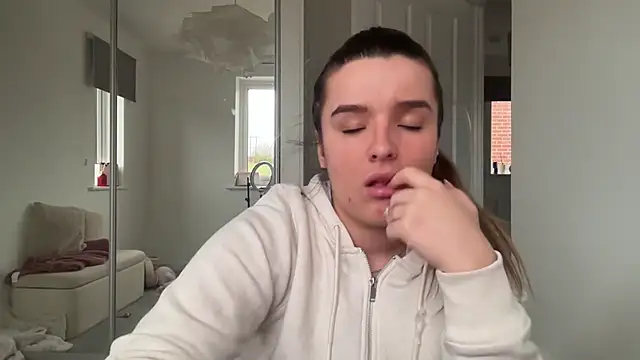 maisiesmithx online show from February 2026 05:13:02 PM