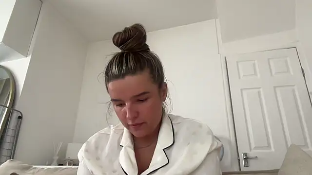 maisiesmithx online show from September 2025 09:01:01 AM