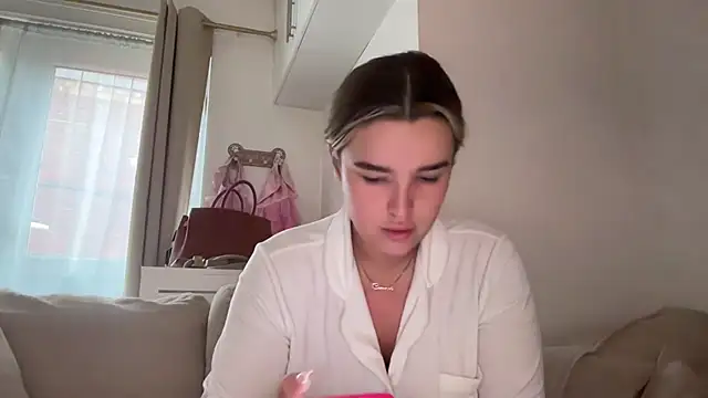 maisiesmithx online show from October 2025 03:33:01 PM