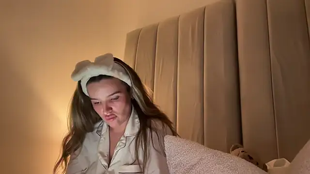 maisiesmithx online show from April 2026 11:05:01 PM