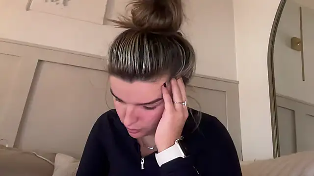 maisiesmithx online show from November 2025 07:35:01 PM