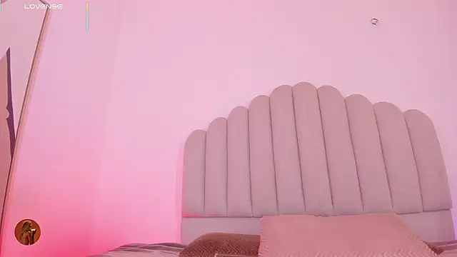 Nikki Angel  online show from February 2026 07:11:02 PM