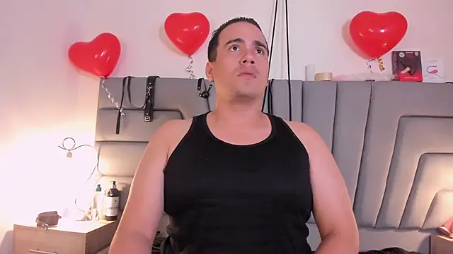 Snapshot of Vale_n_Matt chatting on November 2025 03:50:01 PM Vale n Matt online show from November 2025 03:50:01 PM