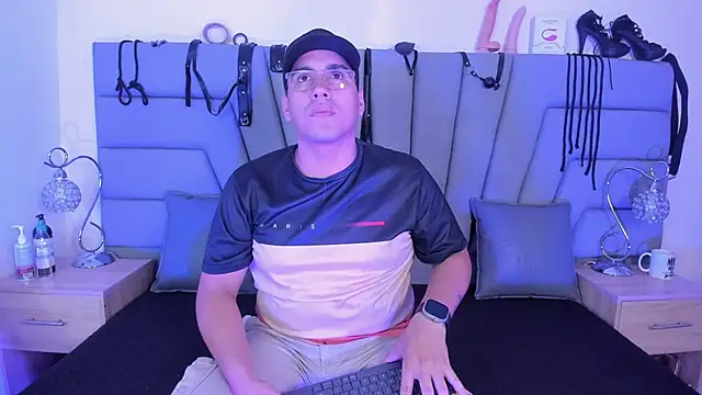 Snapshot of Vale_n_Matt chatting on October 2025 03:30:02 AM Vale n Matt online show from October 2025 03:30:02 AM