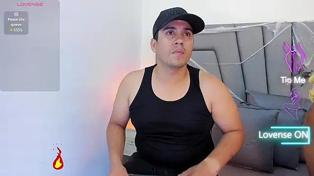 Snapshot of Vale_n_Matt chatting on October 2025 04:55:02 AM Vale n Matt online show from October 2025 04:55:02 AM