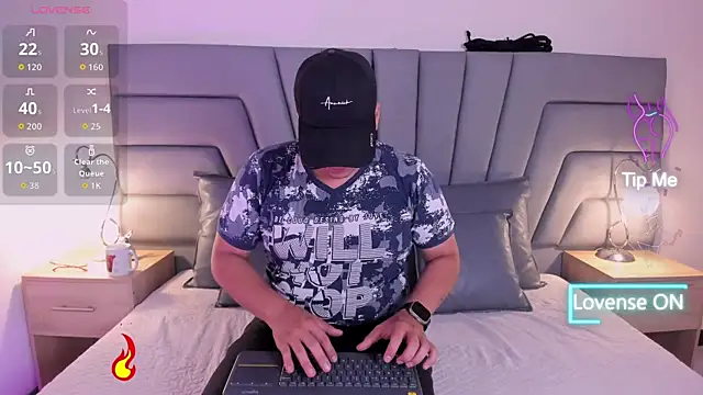 Snapshot of Vale_n_Matt chatting on November 2025 03:43:01 AM Vale n Matt online show from November 2025 03:43:01 AM