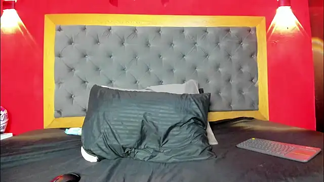 YayaHilton online show from April 2026 05:37:01 AM