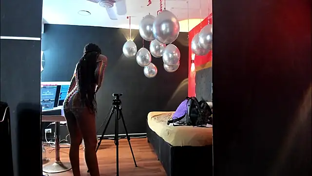 YayaHilton online show from January 2026 04:18:01 AM