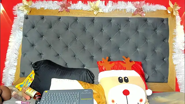 YayaHilton online show from December 2025 05:11:01 AM