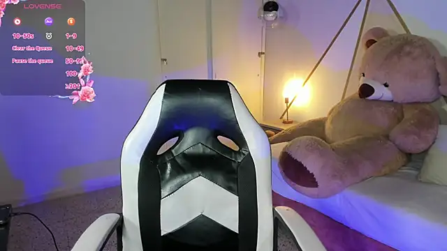 coraltaylor online show from December 2024 07:05:02 PM