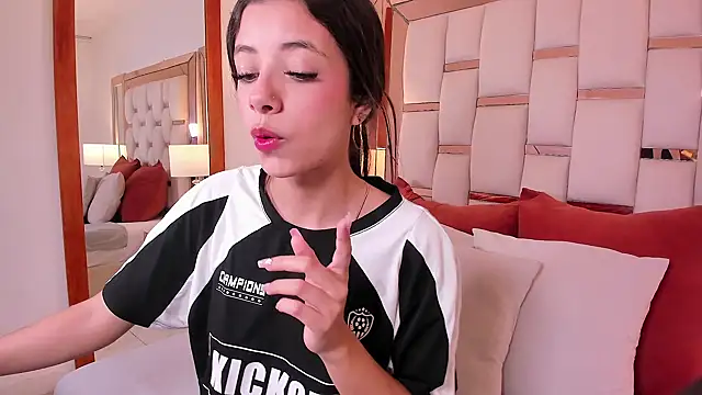 coraltaylor online show from December 2024 03:48:02 PM