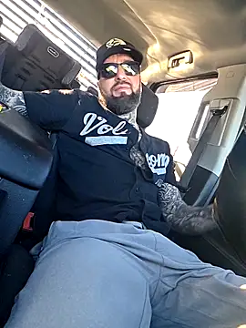 Snapshot of Beardedtattood chatting on October 2025 01:54:01 PM Beardedtattood online show from October 2025 01:54:01 PM