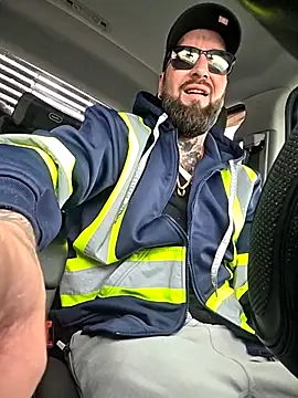 Snapshot of Beardedtattood chatting on November 2025 03:16:02 PM Beardedtattood online show from November 2025 03:16:02 PM