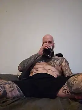 Snapshot of Beardedtattood chatting on June 2026 12:19:02 AM Beardedtattood online show from June 2026 12:19:02 AM