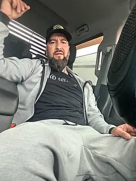 Beardedtattood online show from April 2026 01:37:01 PM