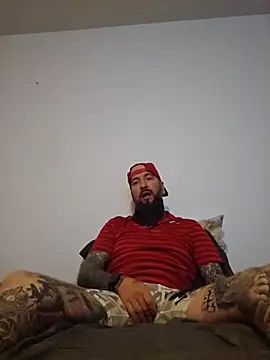 Snapshot of Beardedtattood chatting on June 2026 02:11:02 AM Beardedtattood online show from June 2026 02:11:02 AM