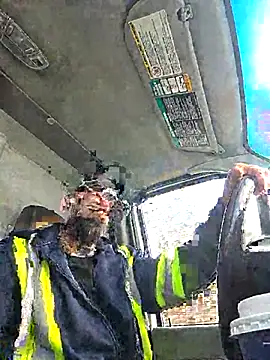 Snapshot of Beardedtattood chatting on December 2025 01:21:02 PM Beardedtattood online show from December 2025 01:21:02 PM