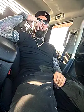 Snapshot of Beardedtattood chatting on November 2025 03:06:02 PM Beardedtattood online show from November 2025 03:06:02 PM