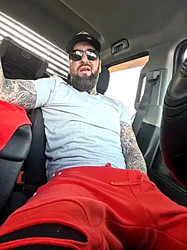 Snapshot of Beardedtattood chatting on November 2025 02:42:01 PM Beardedtattood online show from November 2025 02:42:01 PM