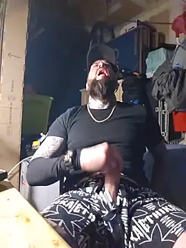 Beardedtattood online show from May 2026 01:47:01 AM