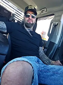 Beardedtattood online show from October 2025 02:18:01 PM