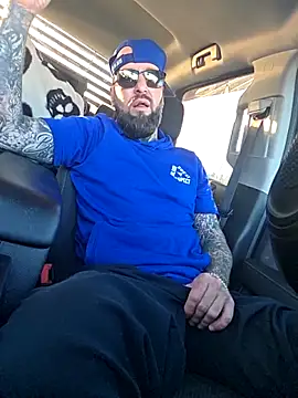 Snapshot of Beardedtattood chatting on November 2025 01:15:01 PM Beardedtattood online show from November 2025 01:15:01 PM